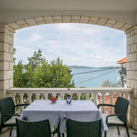 Apartments Lovric Trogir Bagian luar foto