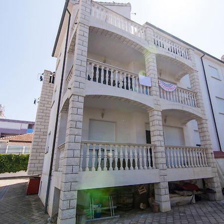 Apartments Lovric Trogir Bagian luar foto