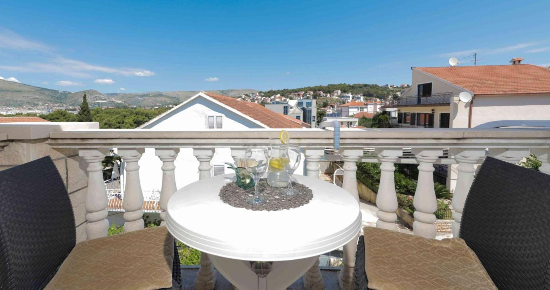 Apartments Lovric Trogir Bagian luar foto