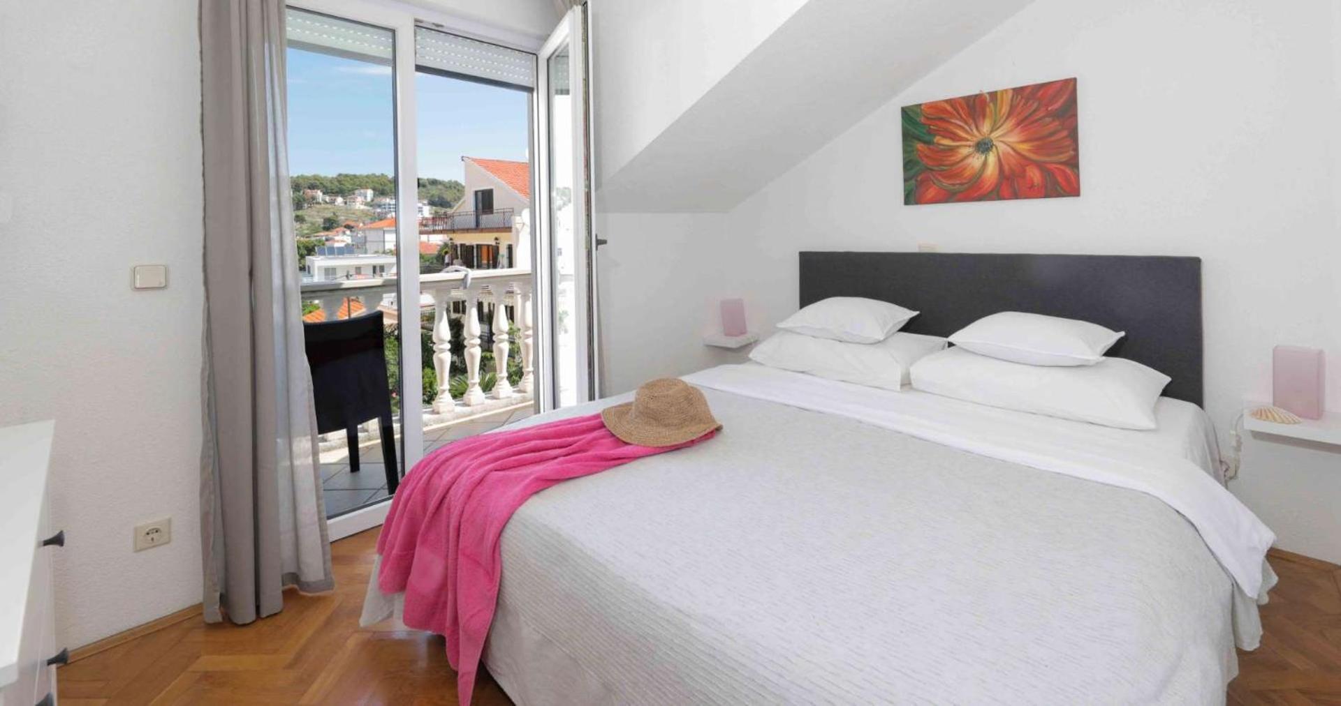 Apartments Lovric Trogir Bagian luar foto