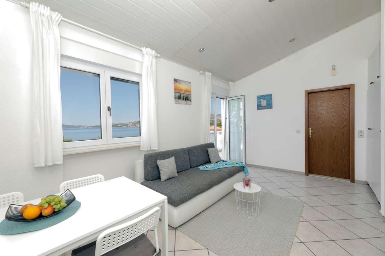 Apartments Lovric Trogir Bagian luar foto